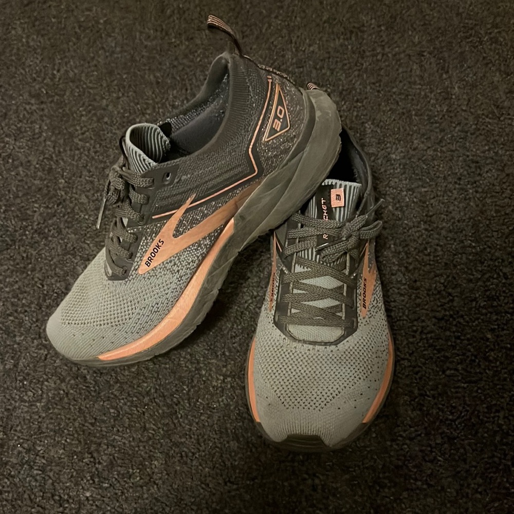 Womens ricochet 3 Brooks running shoes